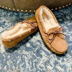 NWOT Uggs moccasin slippers